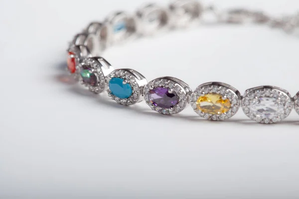 Eleganta Armband Med Diamanter Bakgrunden Armband Bild För Online Försäljning — Stockfoto