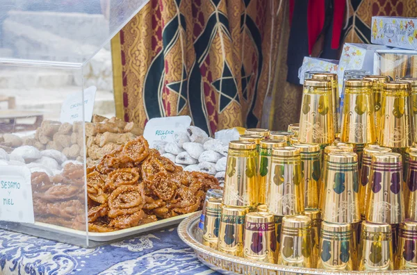 Moroccan sweets at tea time — Stock Photo, Image