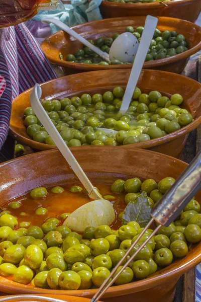 Markette zeytin — Stok fotoğraf