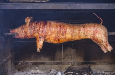 Yavru domuz fırında kızartma