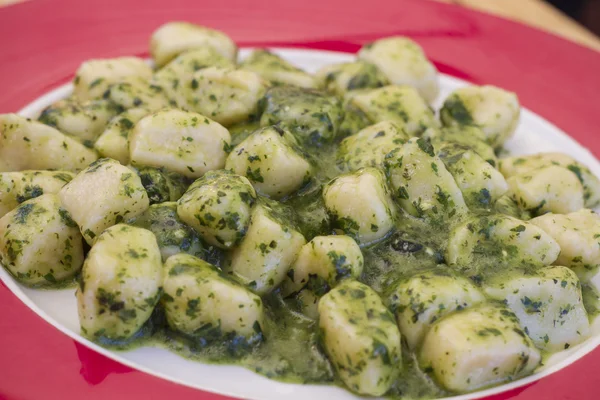 Gnocchi with pesto — Stock Photo, Image