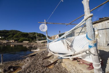 Kumsalda, Ibiza tekne