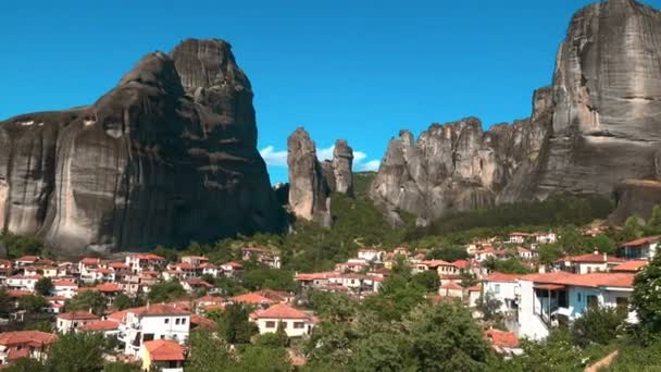 Řecko pohled na vesnici nedaleko na Meteoru — Stock video