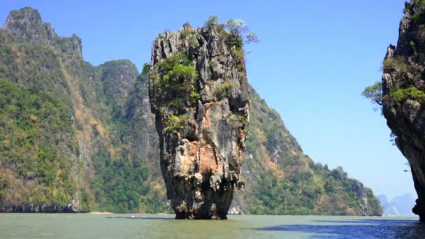 James Bond Rock in the Phang Nga Bay — Stock Video