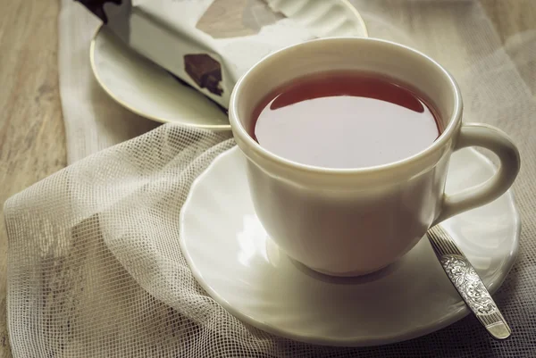 Fincan çay ve kek ile