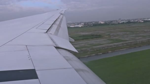 Avión despegando del aeropuerto Ultra hd — Vídeo de stock