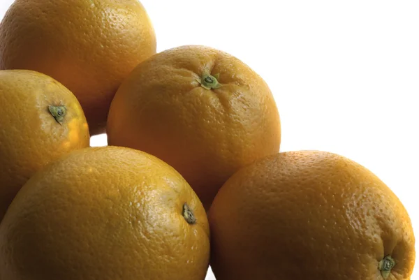 Πορτοκάλια σε λευκό φόντο — Φωτογραφία Αρχείου