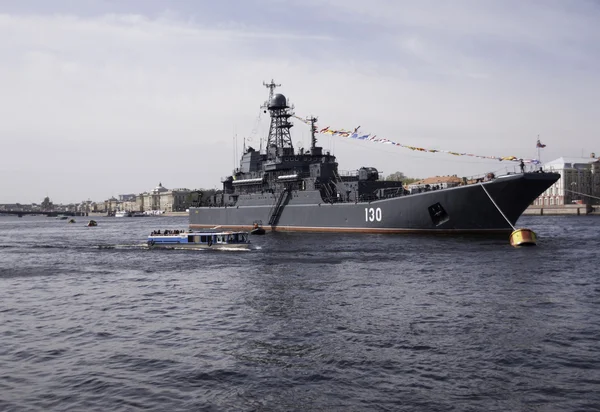 SAINT-PETERSBURG, RUSSIA - May 09, Warships during in parade dedicated to Victory Day, May 09, 2015, St. Petersburg, Russia. — Stock Photo, Image