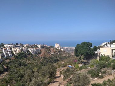 Dağda ve dağın altında büyük bir şehir