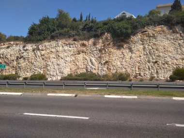 Dağda ve dağın altında büyük bir şehir