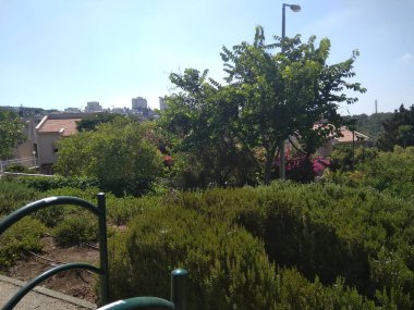 Dağda ve dağın altında büyük bir şehir