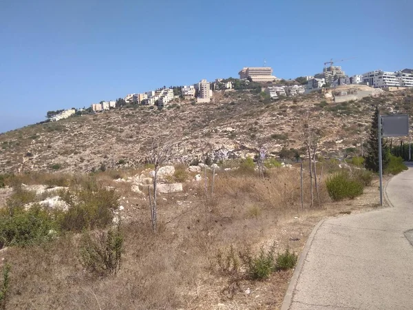 Gran Ciudad Montaña Bajo Montaña —  Fotos de Stock