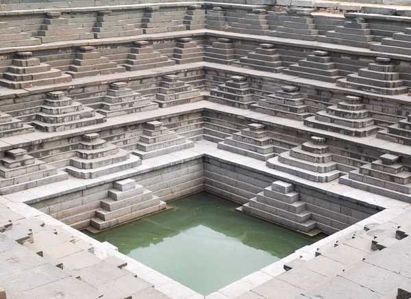 Изображение Древнего Шага Хорошо Удивительной Архитектурой Древних Времен Виджаянагарской Империи Стоковое Фото