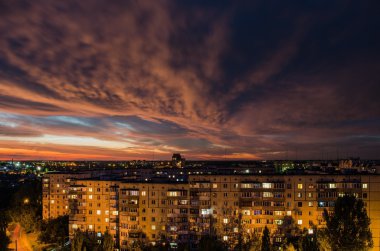 Şehirde günbatımı