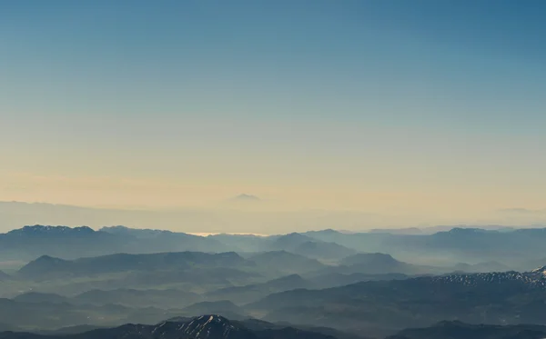 Vista de las montañas desde una altura —  Fotos de Stock