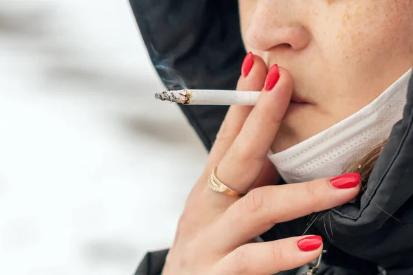 Young Girl Smokes Cigarette Close — Stock Photo, Image