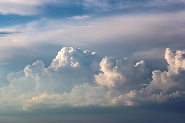 Schöne Stürmische Kumuluswolken Himmel Hintergrund — Stockfoto