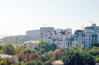 Eski evlerin ve Odessa Ukrayna 'nın yeni binalarının en üst manzarası.