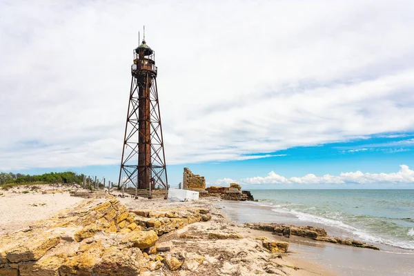 Viejo Faro Oxidado Abandonado Edificio Ruinas Isla Dzharylhach Costa Del — Foto de Stock