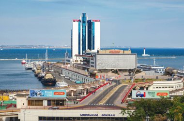 Odessa, Ukrayna, 24 Eylül 2019: Potemkin Merdivenlerinden Odessa limanının manzarası.