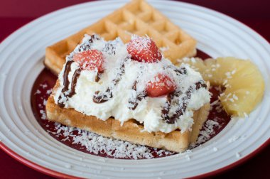 krem şanti ile gözleme