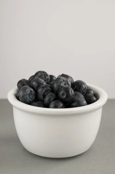 Beyaz kasede yaban mersini