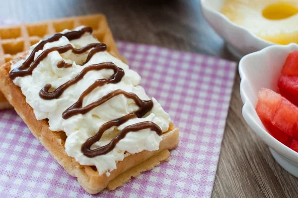 krem şanti ile gözleme