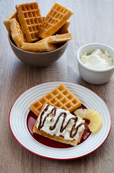 krem şanti ile gözleme