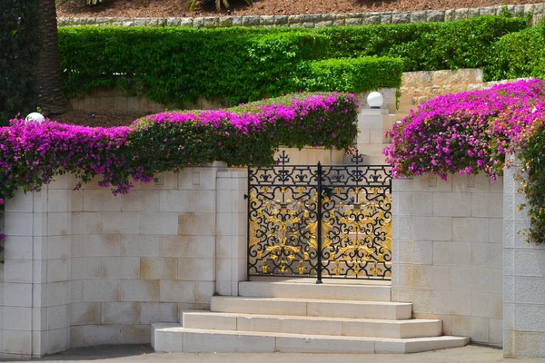 Haifa Bahai jardines puerta de metal — Foto de Stock