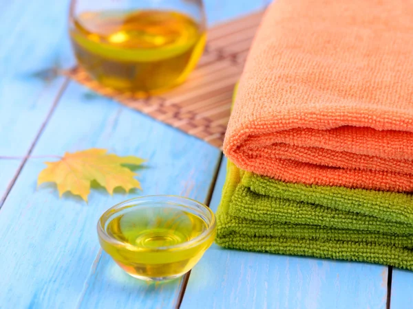 Fragrant oil for the procedure and towel — Stock Photo, Image