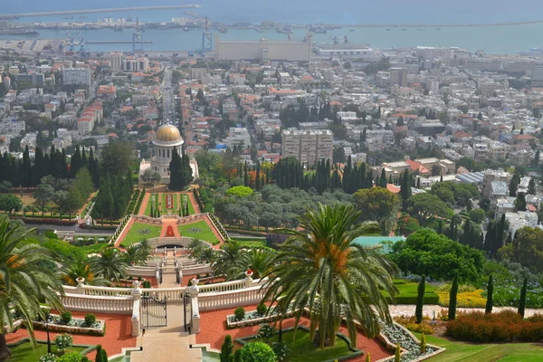 Rnamental tuin bloementuin Bahá ' í terrasvormige velden en Golden — Stockfoto