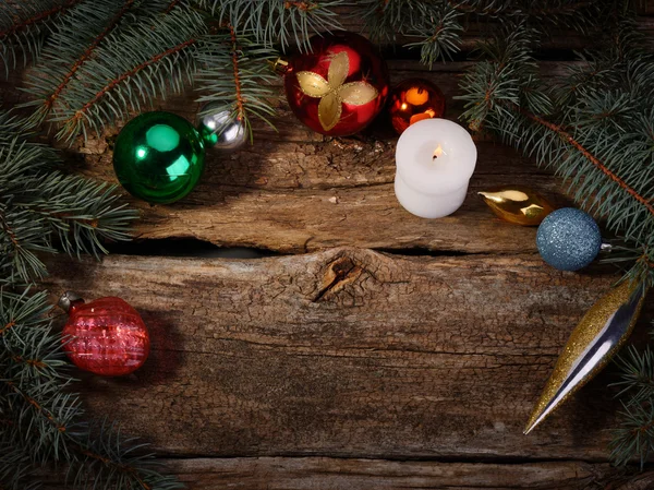 Weihnachtsspielzeug mit brennenden Ästen — Stockfoto
