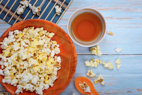  Turuncu kase patlamış mısır