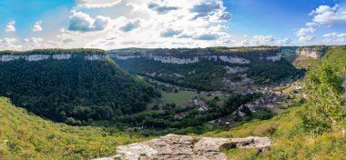 Baume-Les-Messieurs, Fransa - 09 01 01 2020: Baume-Les-Messieurs sirkinin görüntüsü