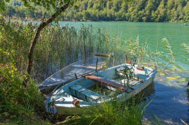 Bonlieu, Fransa - 09 02 2020: Lake District - Balıkçı tekneleri