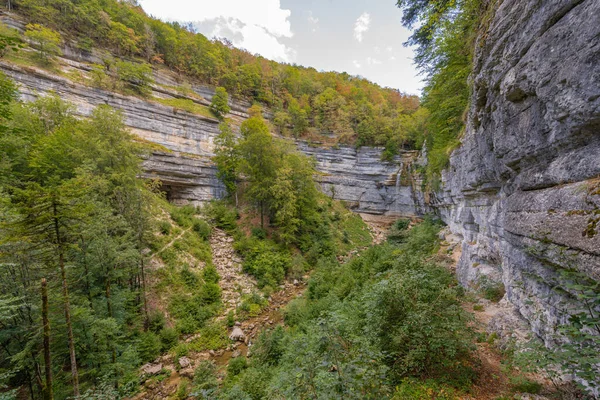 Bonlieu Francia 2020 Distrito Los Lagos Carretera Cascada — Foto de Stock