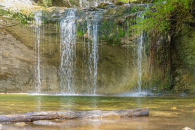 Bonlieu, Fransa - 09 02 2020: Lake District - Şelale Yolu