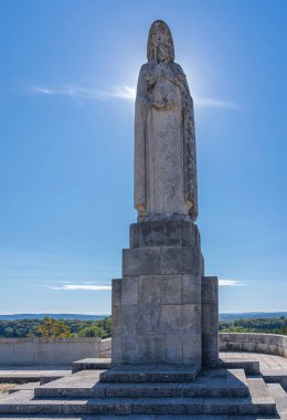 Besancon, Fransa - 09 05: 2020: Monfaucon Belvedere 'deki Bakire heykeli