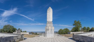 Besancon, Fransa - 09 05: 2020: Monfaucon Belvedere 'deki Bakire heykeli