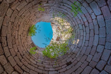 Heiligenstein, Fransa - 09 01 01 2020: Landsberg Kalesi 'nin içinden görüntü