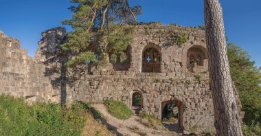 Heiligenstein, Fransa - 09 01 01 2020: Landsberg Kalesi 'nin kalıntıları