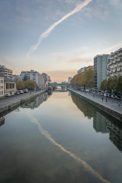 Paris France 2020 People Sitting Walking Alongside Bassin Villette Lifting — Stock Photo, Image