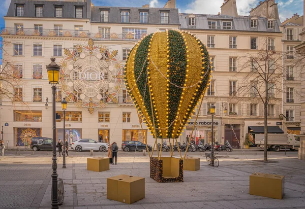 フランス 2020年12月30日 熱気球とディオールパリ — ストック写真