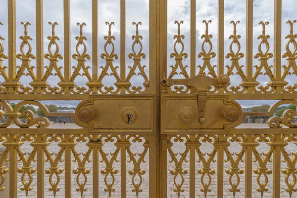 Wersal Francja 2021 Zamek Wersalski Szczegóły Złotej Bramy Honorowej Zamku — Zdjęcie stockowe