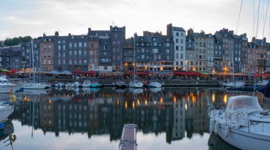 Honfleur, Fransa - 06 01 2019: Limanın s 'deki panoramik manzarası