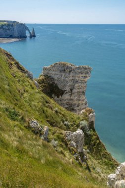Etretat, Fransa - 05 31 2019: Et uçurumlarının panoramik görünümü