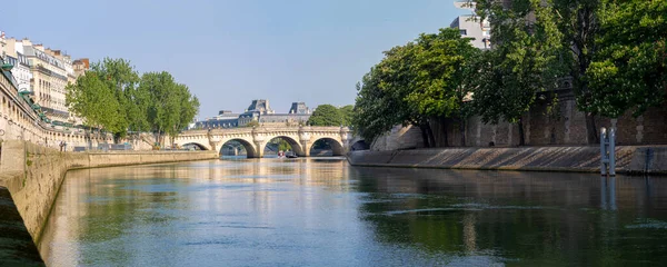 フランス 2021年02月 セーヌ川のル ポント ヌフとイル シテのパノラマビュー — ストック写真