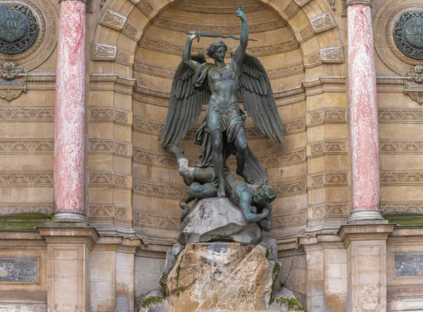 París Francia 2021 Barrio Latino Fuente Saint Michel Lucha Del — Foto de Stock