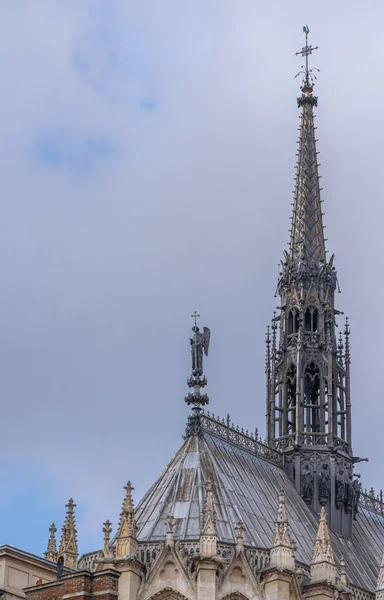 フランス 2020年3月7日 聖礼拝堂とパリ控訴裁判所の外の景色 — ストック写真