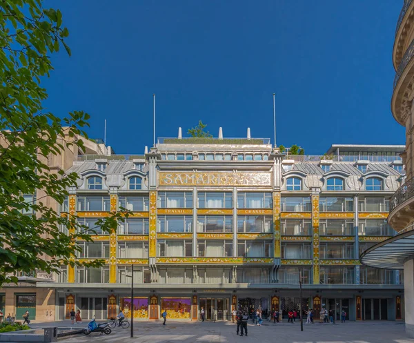 Place vendome. View of the facade of Louis Vuitton with lots of mirrors  reflecting the buildings around Stock Photo - Alamy